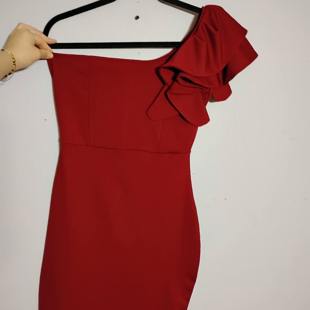 Elegant Red One-Shoulder Dress